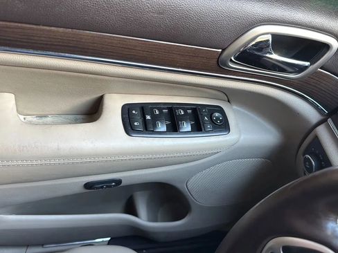 Used 2015 Jeep Grand Cherokee Overland w/ Advanced Technology Group AWD/4WD image 21