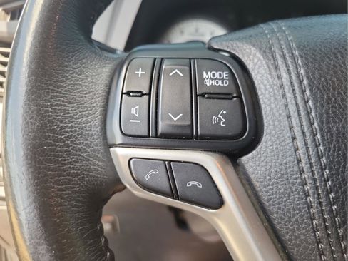 Used 2018 Toyota Sienna SE image 13