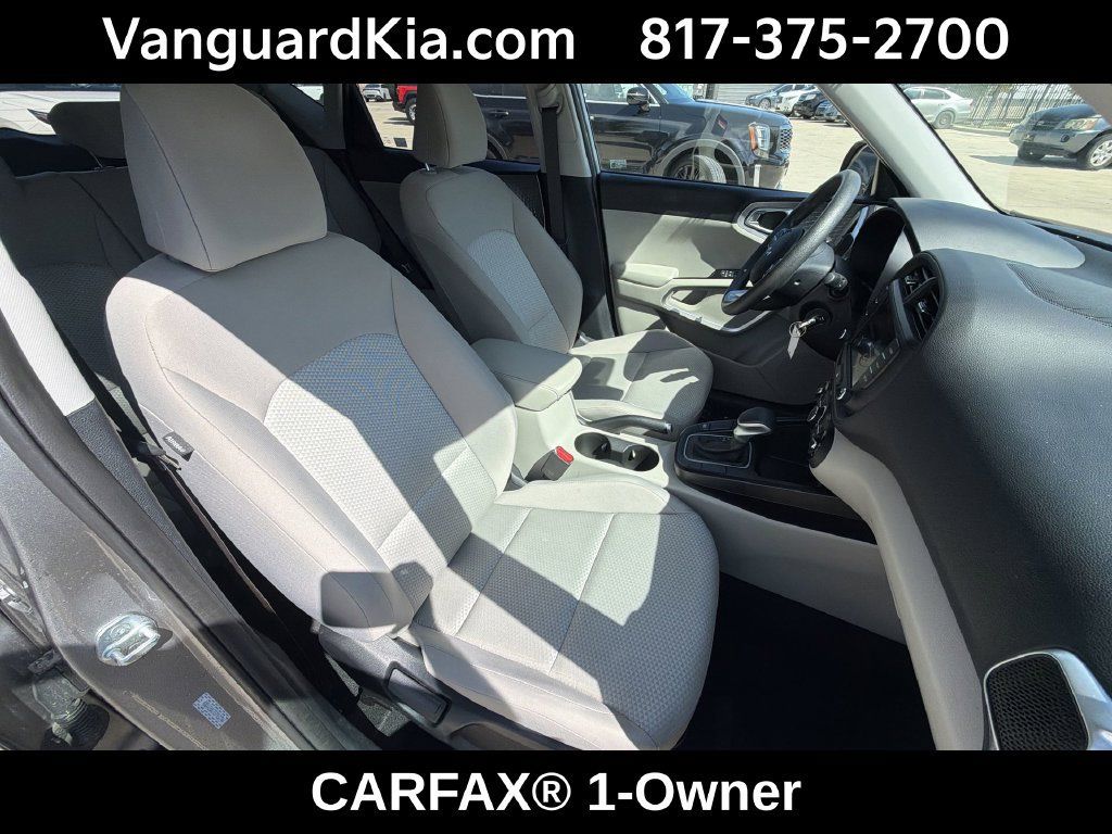 Certified 2025 Kia Soul LX w/ LX Technology Package FWD image 28