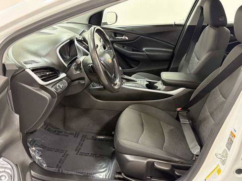 Used 2018 Chevrolet Volt LT w/ Comfort Package FWD image 13