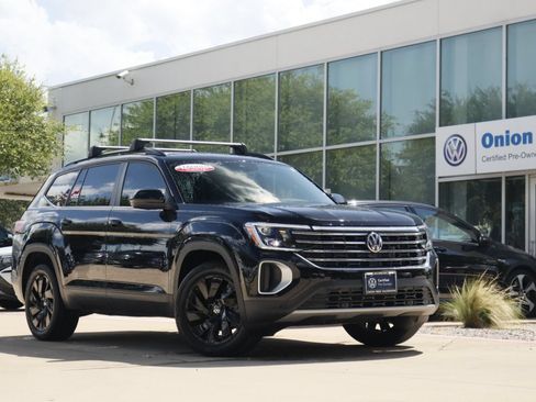 Certified 2026 Volkswagen Atlas SE FWD image 1