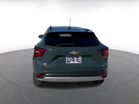 Used 2025 Chevrolet Trax LT image 12