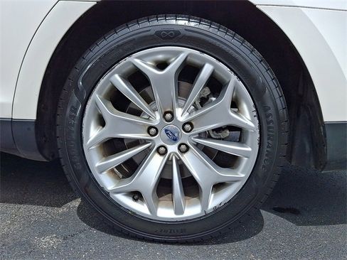 Used 2019 Ford Taurus Limited image 24