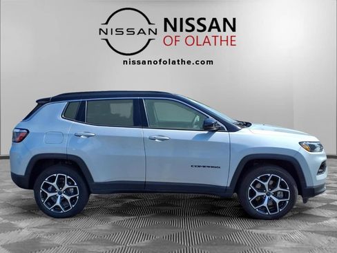 Used 2025 Jeep Compass Limited AWD/4WD image 29