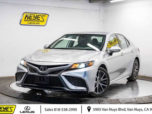 Used 2023 Toyota Camry SE w/ Convenience Package FWD image 1