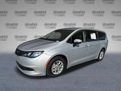 Used 2023 Chrysler Voyager LX FWD image 4