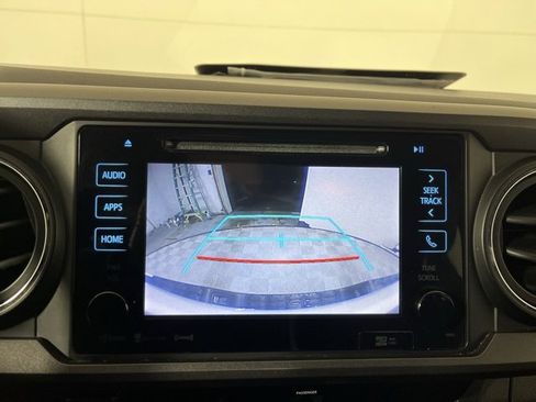 Used 2017 Toyota Tacoma TRD Sport w/ Tow Package (A/T) image 16