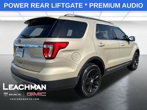 Used 2017 Ford Explorer XLT w/ Equipment Group 202A image 3