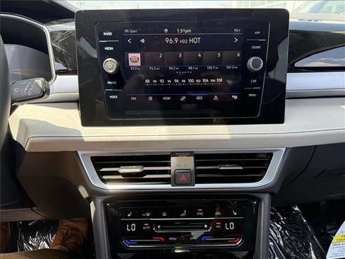 New 2026 Volkswagen Taos SE AWD/4WD image 15