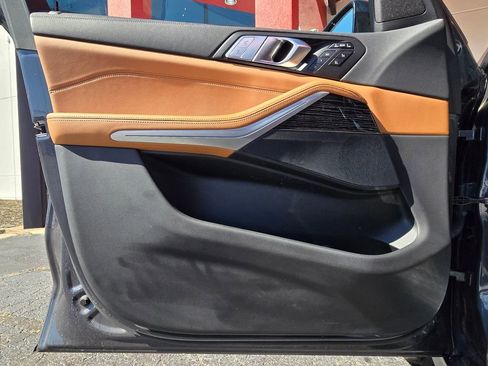 Used 2022 BMW X7 xDrive40i w/ M Sport Package image 17