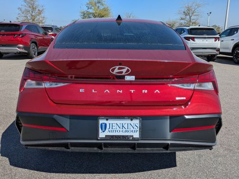 Certified 2025 Hyundai Elantra Limited image 5