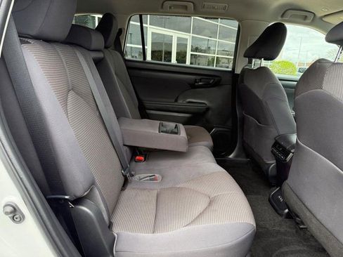 Used 2023 Toyota Highlander LE FWD image 12