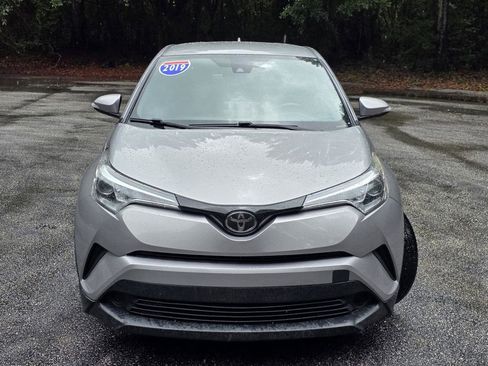 Used 2019 Toyota C-HR XLE FWD image 2