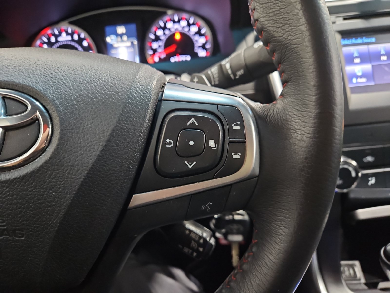 Used 2017 Toyota Camry SE w/ Moonroof Package FWD image 22