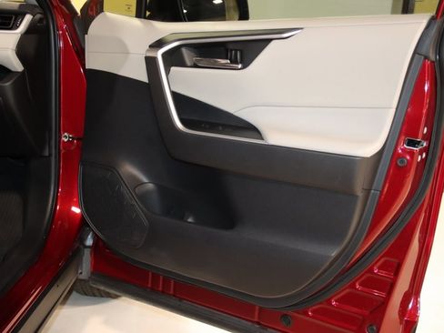 Used 2022 Toyota RAV4 XLE image 54