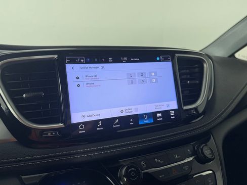 Used 2025 Chrysler Pacifica Limited FWD image 23
