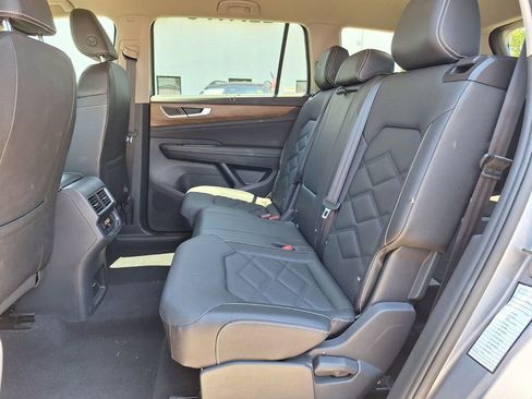 Used 2025 Volkswagen Atlas SE FWD image 21