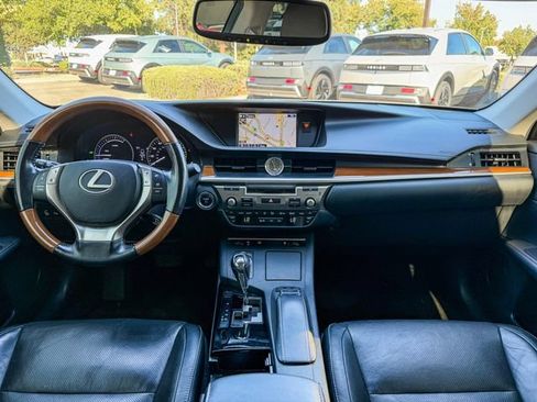 Used 2015 Lexus ES 300h w/ Navigation System Package FWD image 13