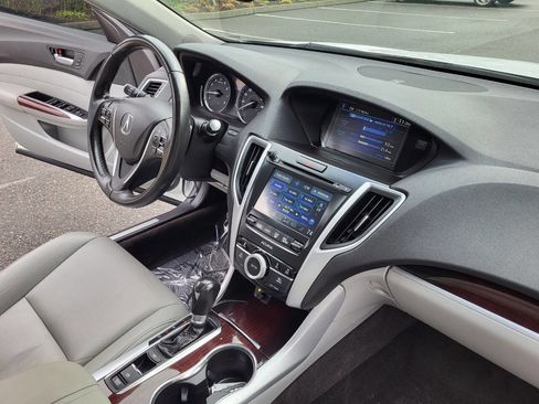 Used 2017 Acura TLX image 11