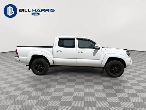 Used 2015 Toyota Tacoma 4x4 Double Cab w/ Convenience Package image 4