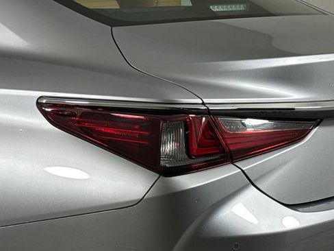 Used 2025 Lexus ES 350 w/ Premium Package FWD image 17