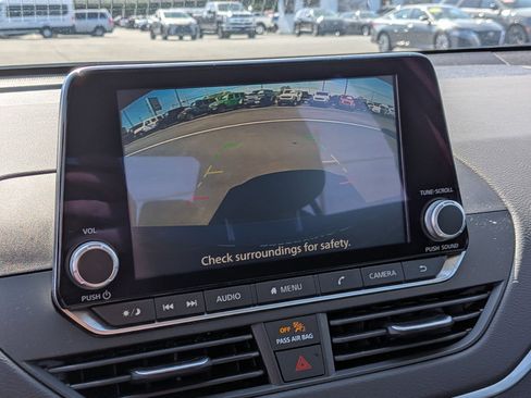 Used 2025 Nissan Altima 2.5 S FWD image 18