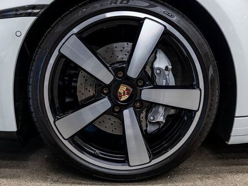 Used 2025 Porsche 911 Carrera image 15