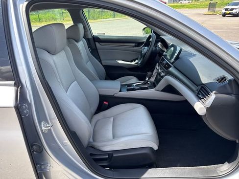 Used 2018 Honda Accord LX image 9