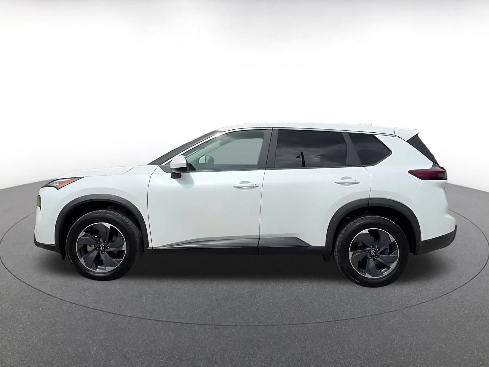 Used 2025 Nissan Rogue SV FWD image 8