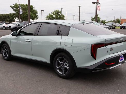 Used 2025 Kia K4 FWD image 13