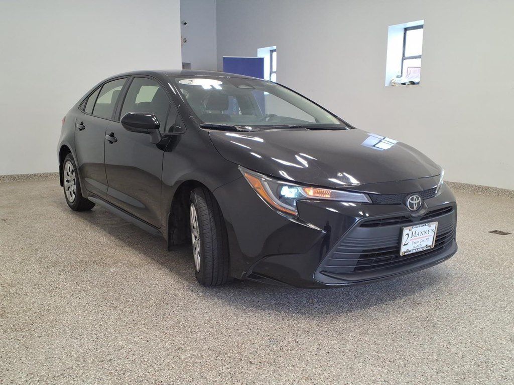 Used 2023 Toyota Corolla LE FWD image 3