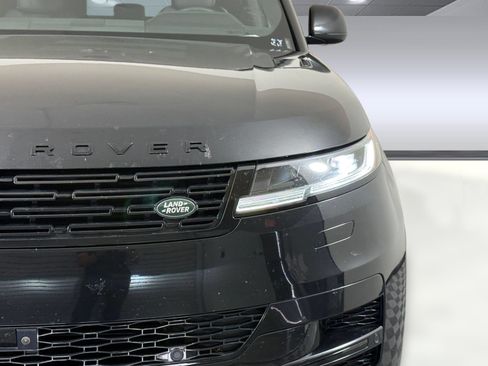 Used 2025 Land Rover Range Rover Sport SE AWD/4WD image 12