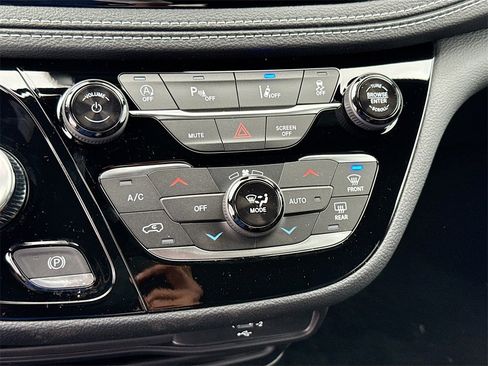 New 2026 Chrysler Pacifica Select image 16