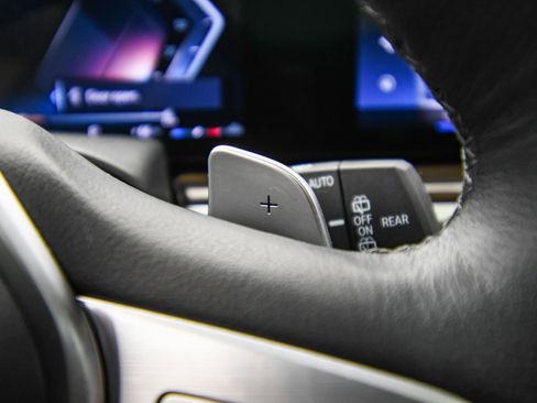 Used 2023 BMW X7 xDrive40i w/ Dynamic Handling Package image 40