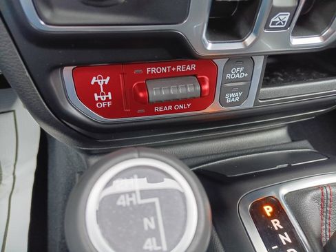 Used 2022 Jeep Wrangler Unlimited Rubicon w/ Cold Weather Group AWD/4WD image 7