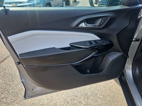 Used 2025 Chevrolet Trax LT FWD image 10