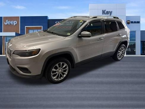 Used 2019 Jeep Cherokee Latitude Plus AWD/4WD image 2