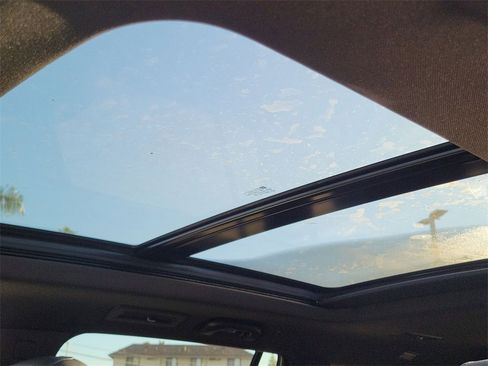 Used 2025 Cadillac XT6 Sport w/ Technology Package image 18