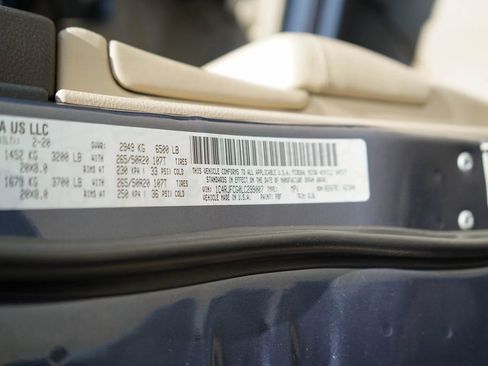 Used 2020 Jeep Grand Cherokee Overland AWD/4WD image 38