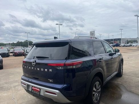 Used 2025 Nissan Pathfinder SL FWD image 5