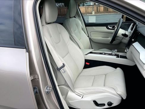 Used 2026 Volvo XC60 T8 Ultra w/ Protection Package Premier image 10