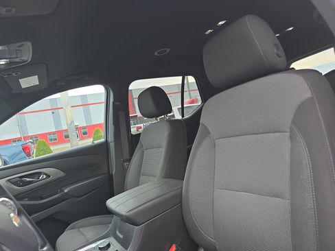 Used 2023 Chevrolet Traverse LT image 12