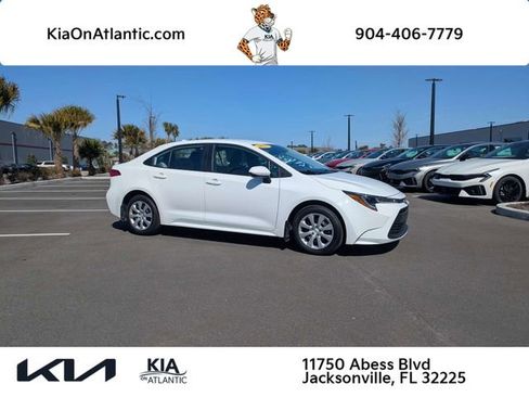 Used 2025 Toyota Corolla LE image 1