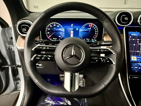 Used 2025 Mercedes-Benz GLC 350e 4MATIC image 26