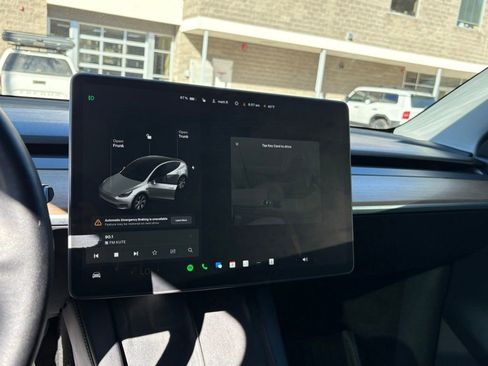 Used 2022 Tesla Model Y Long Range AWD/4WD image 2