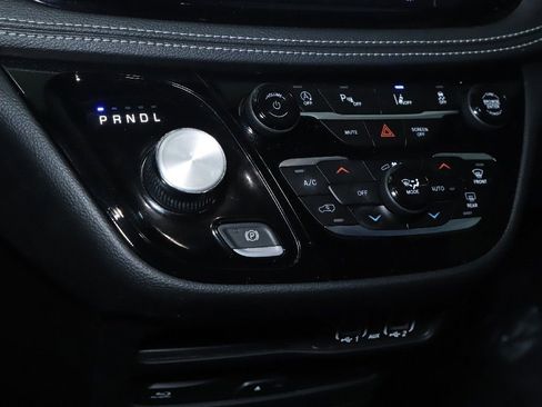 Used 2021 Chrysler Pacifica Touring-L w/ Uconnect Theater Family Group image 26