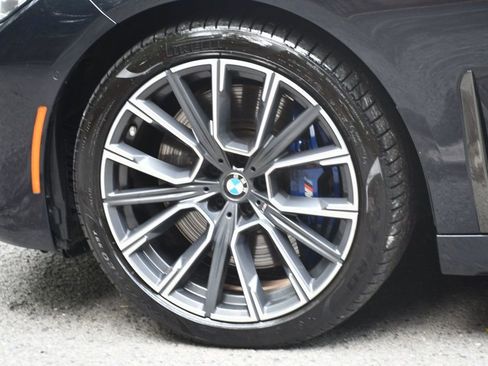 Used 2022 BMW 750i xDrive 750i xDrive w/ M Sport Package image 18