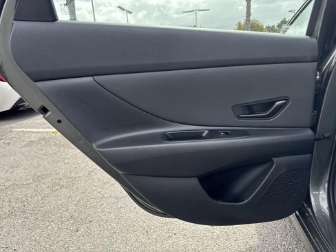 Certified 2025 Hyundai Elantra Sport image 25