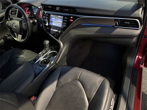 Used 2018 Toyota Camry XSE image 19