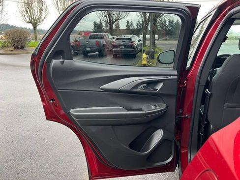 Used 2023 Chevrolet TrailBlazer LT w/ Convenience Package image 11